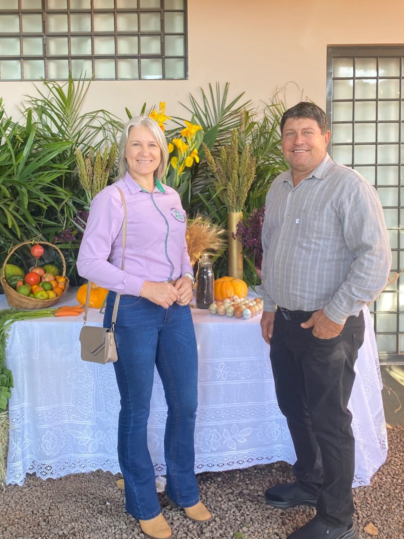 Somos gratos ao dom de produzir de alimentar e muitas outras formas que são direcionados os frutos de nosso trabalho!!
Que a abundância chegue ao mundo inteiro!!